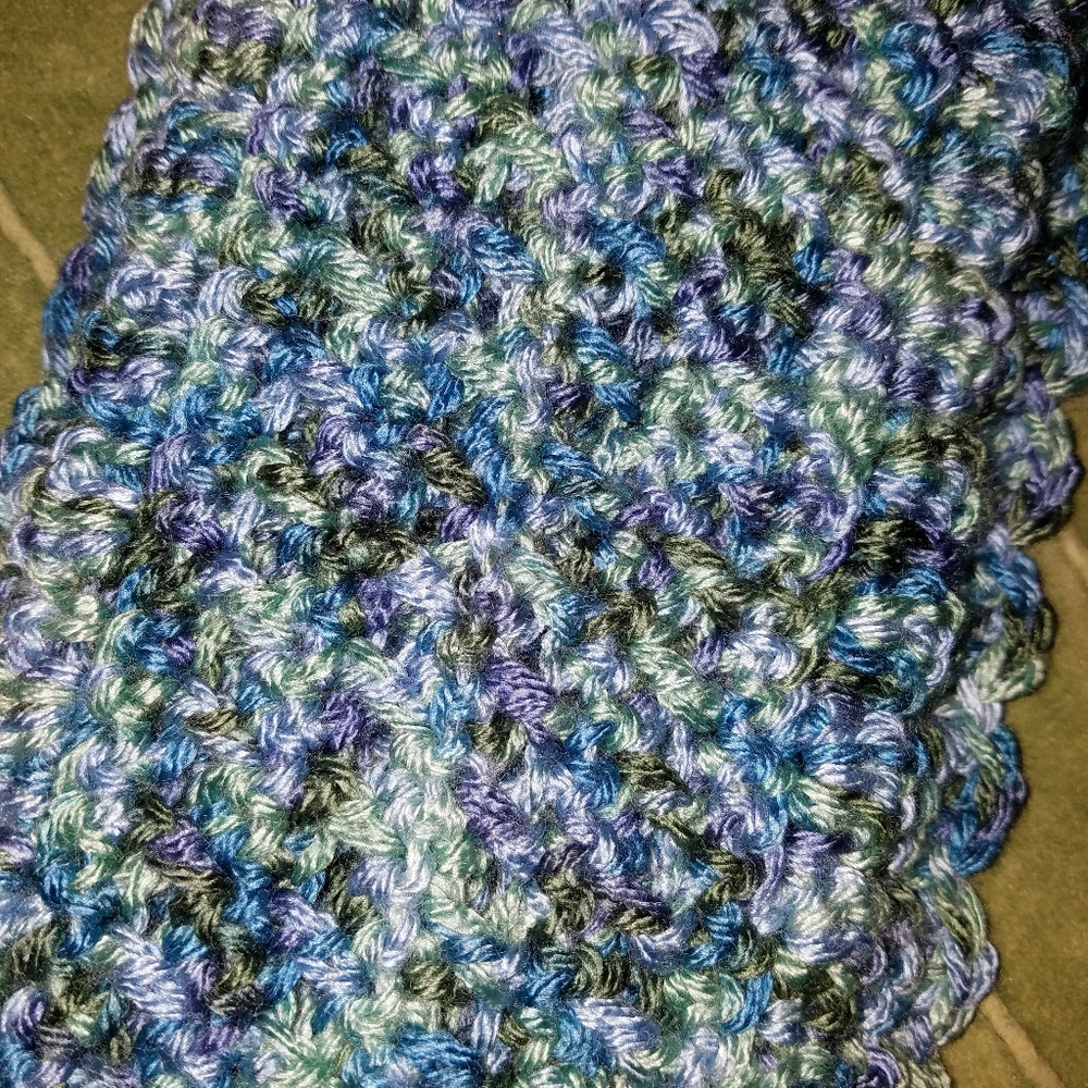BEAUTIFUL BLUES CROCHET SCARF - Picture 4 of 5